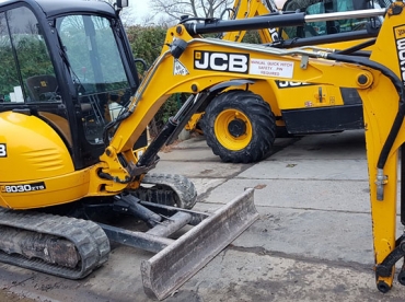 Pásový minibagr JCB 8030